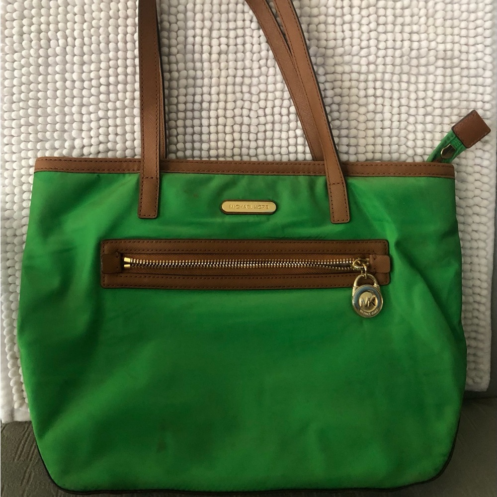 Michael Kors Kempton tote bag. Kelly green, leather trimmed